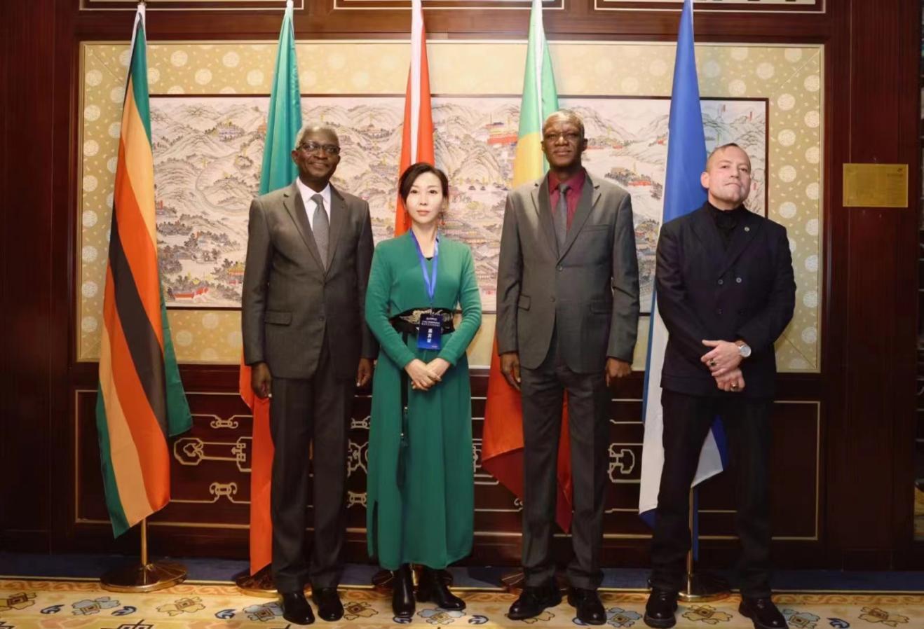 2024骞村叏鐞冨浜ゅ畼杩庢柊鏅氬,椹诲崕澶栦氦浣胯妭鏅氬