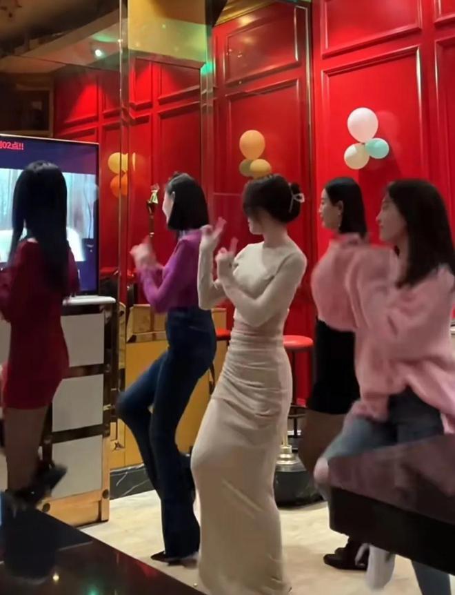 影院变相卖淫，提供女性有偿陪看的服务，伤风败俗行为让人堪忧