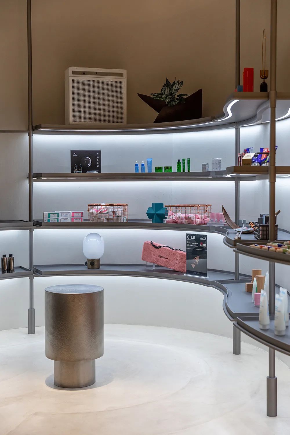 先锋派JOYCEBeauty：一代时尚女王和她的美妆伊甸园