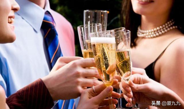 饭局怎么点菜，给你3个公式轻松搞定，省钱还有面子