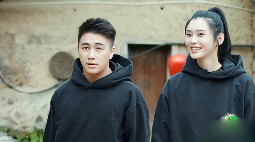 何猷君豪门之争,任正非的女儿姚安娜和何猷君