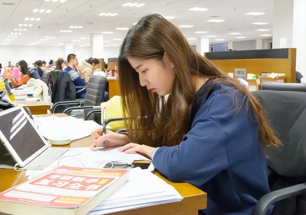 专科生学什么专业就业前景最好,专科生学什么专业就业前景比较好