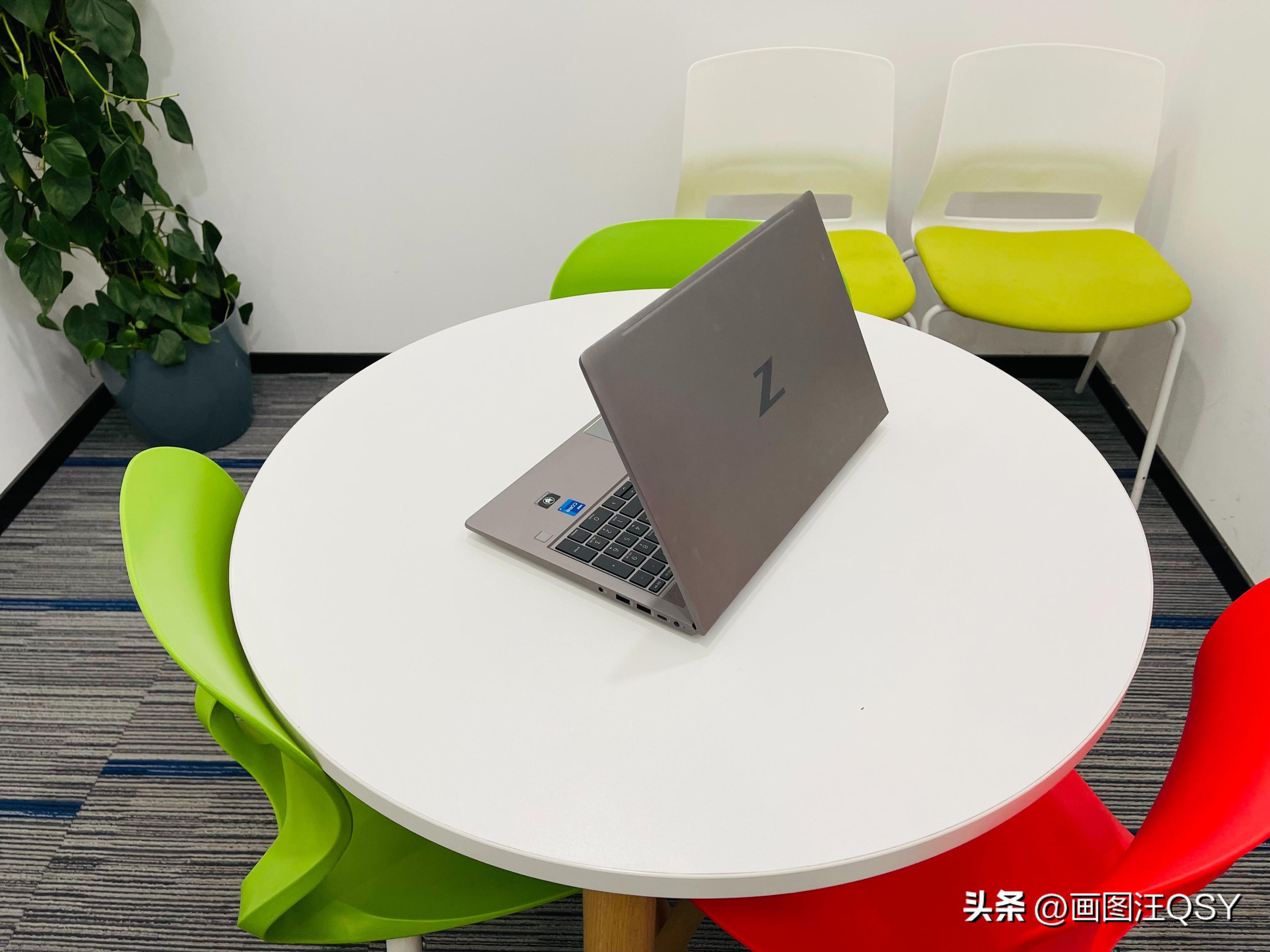 居家书桌升级改造：追剧听歌、居家办公也能很快乐