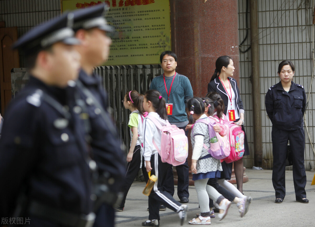 干保安工作视频,干保安夜班是怎么过的