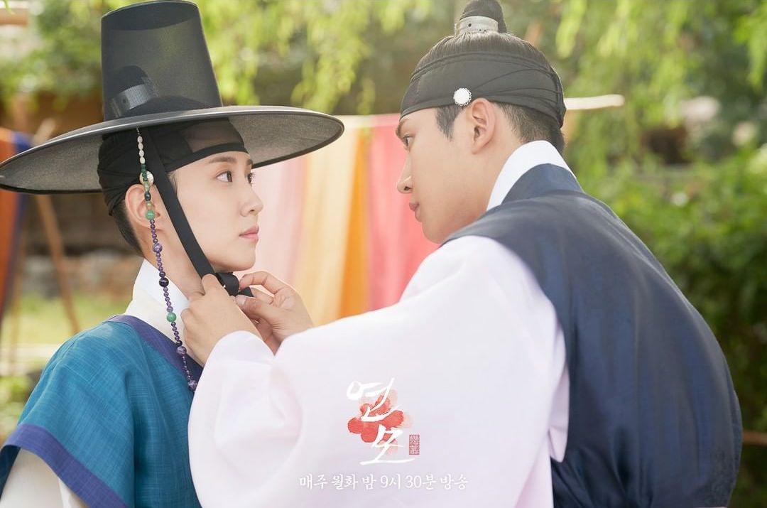 衣袖红镶边韩剧在哪个网站可以看,韩剧衣袖红镶边什么时间更新