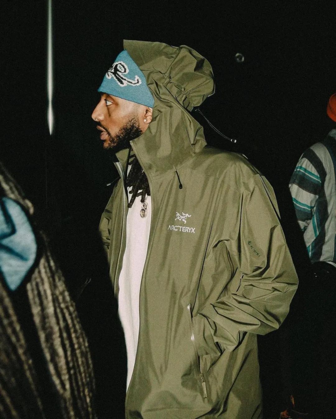 安踏收购了始祖鸟为什么还那么贵,安踏高管始祖鸟配货