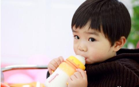 一般小孩一段喝多少罐奶粉,一般孩子几岁喝3段奶粉