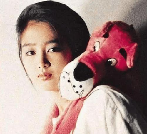 刘德华27岁的电影视频,刘德华几岁向吴倩莲求过婚