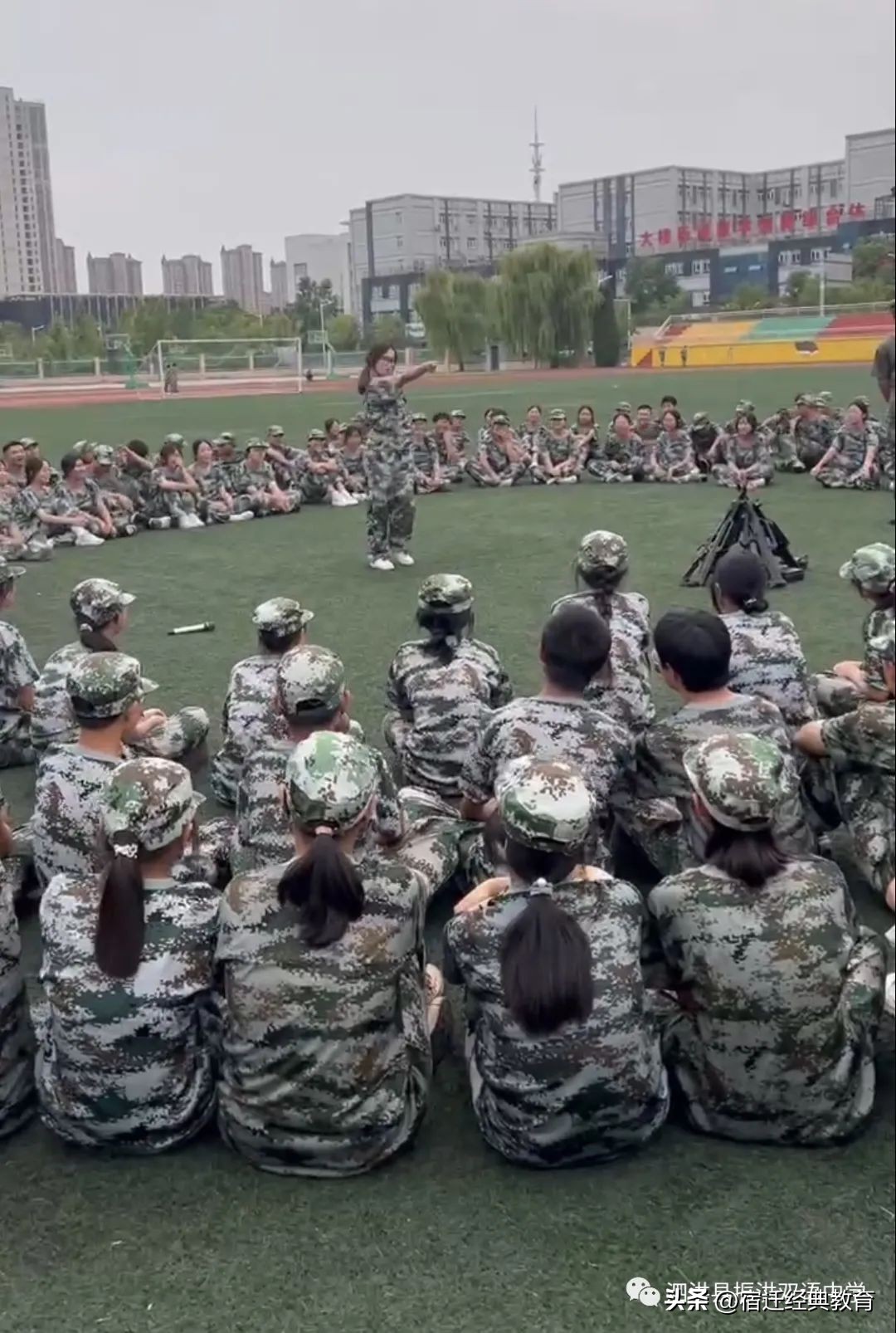 2019级新生军训掠影之动作篇,直击2022级新生军训汇演现场