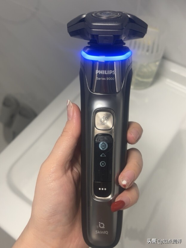 飞利浦s9936剃须刀全身水洗,飞利浦剃须刀sp9863和s9936哪个好