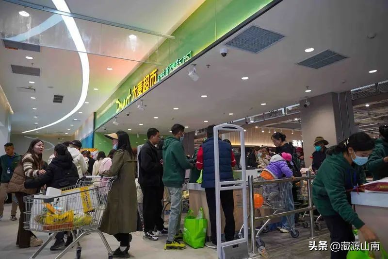 山南神力时代广场步行街二楼,神力时代购物广场