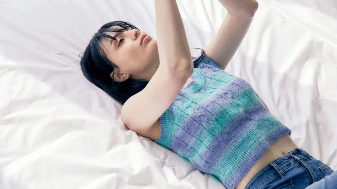 韩国女性的服装穿搭,韩国女生穿哪些3000块钱一件的t恤