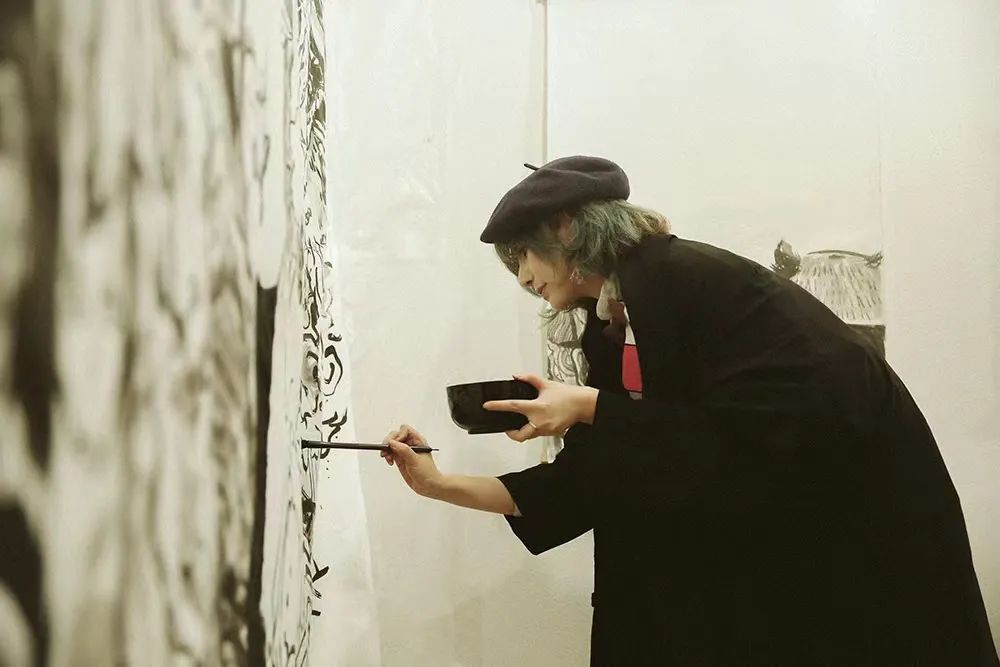 拿起画笔的日本新女性|「她力量」天趣全球女性当代艺术展2022