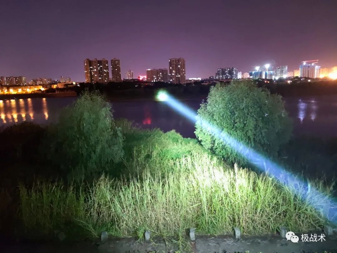 奈特科尔p35i手电筒夜间实测,奈特科尔p35i有升级版没