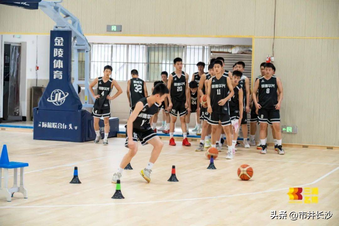 潮舞体育浪尖——明德华兴中学特色立校的实践与探索