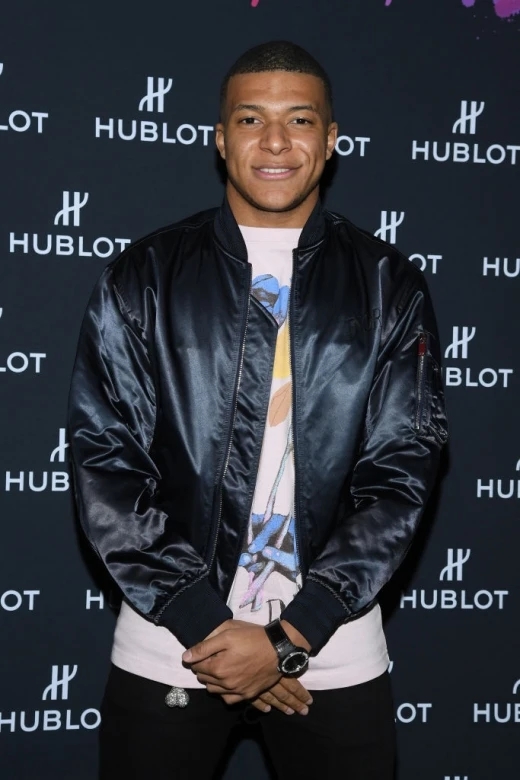 男表女戴哪款上手效果最好,卡地亚cartier伦敦系列男士腕表