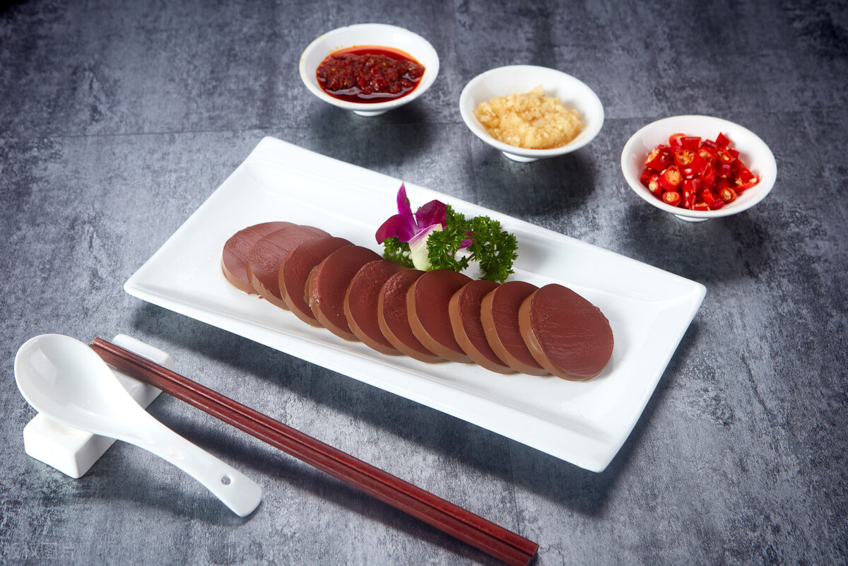 吃了猪血后棕褐色大便正常吗,吃了一点猪血会拉出黑便吗