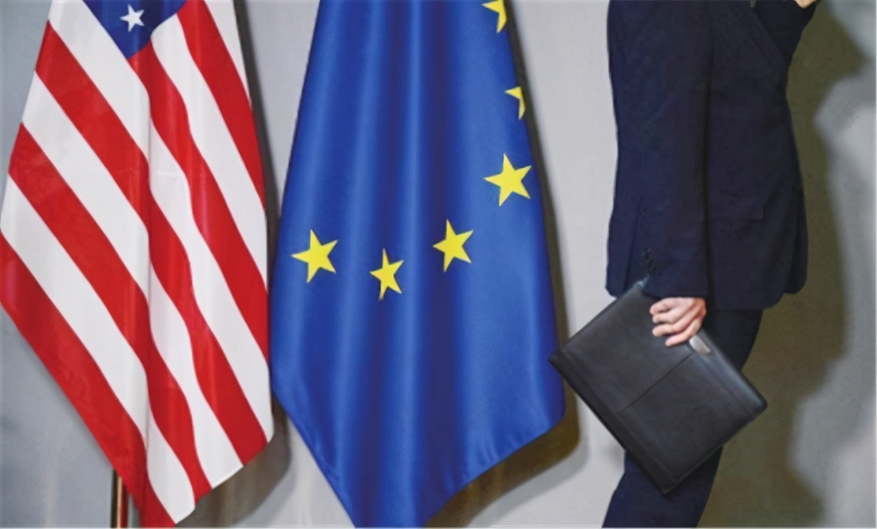 圣诞节到了圣诞人送礼物,圣诞节到了给别人送的礼盒