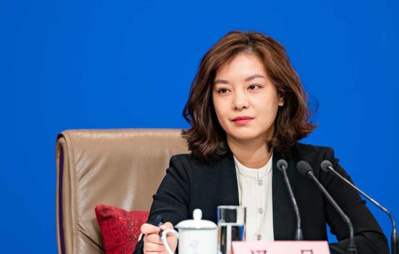 张京：中国最美外交官，16分钟临场速译震惊全场，让美国颜面扫地