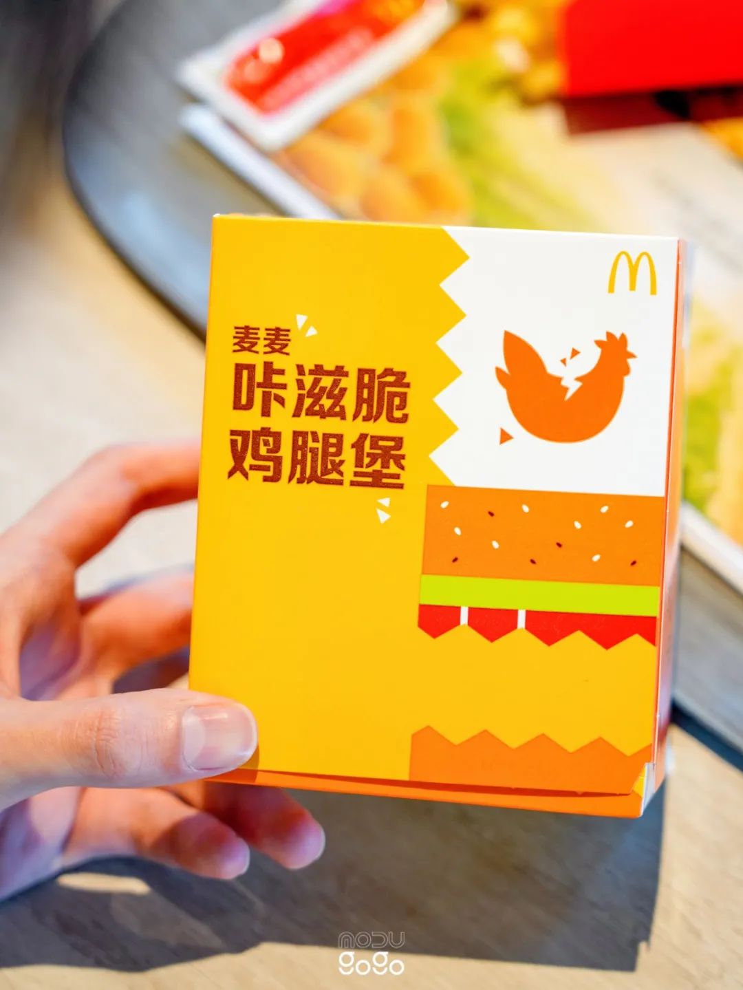 一口上头！麦当劳的新汉堡脆到了我的心巴上