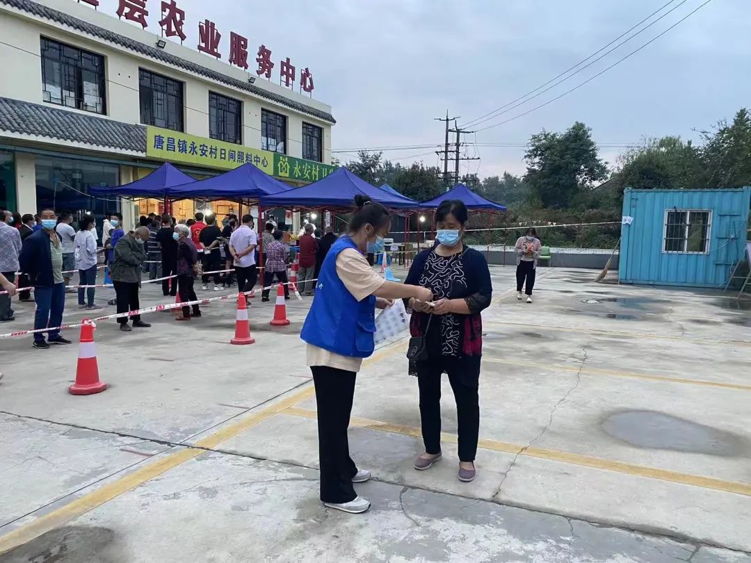 战疫进行时城西街道志愿者展风采,战疫志愿者在行动