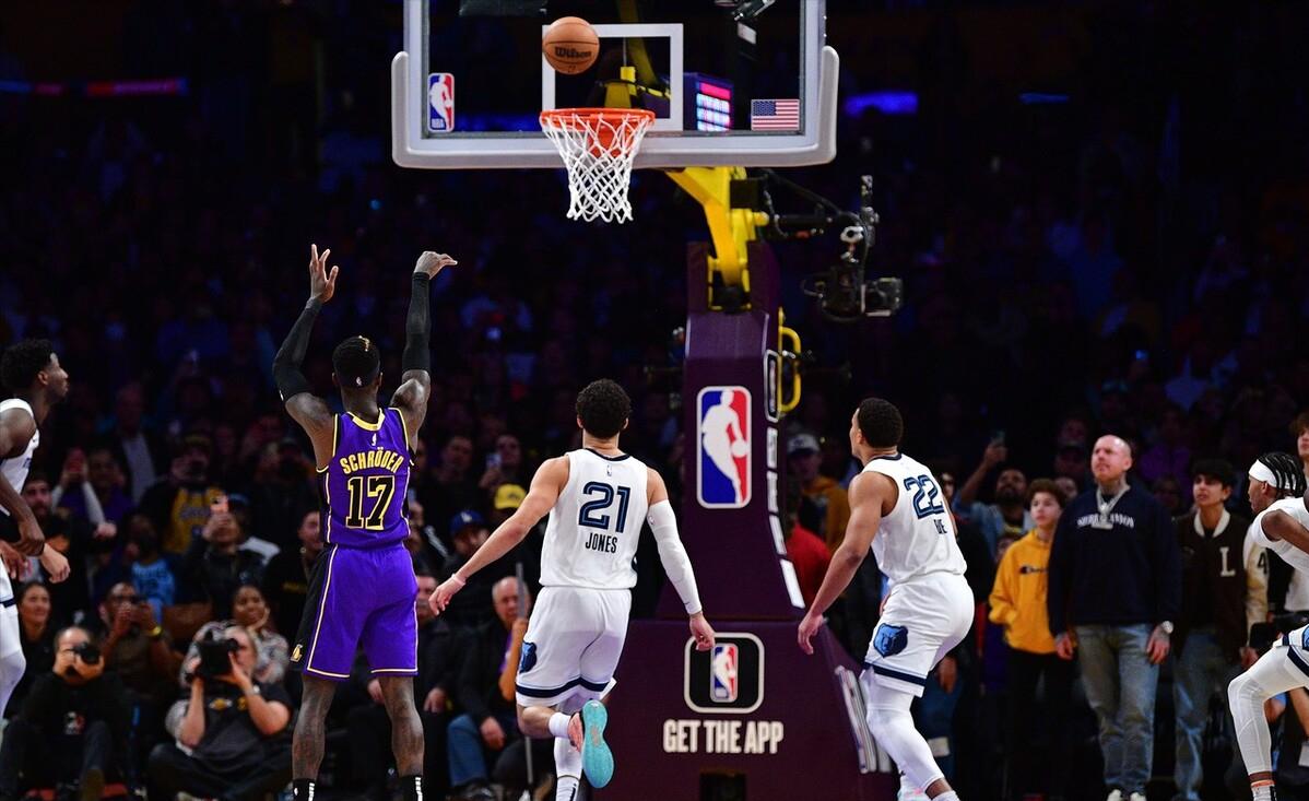 小黑复刻乔丹经典切球，雷霆威少限时返场，老詹欣慰，感谢狄龙！