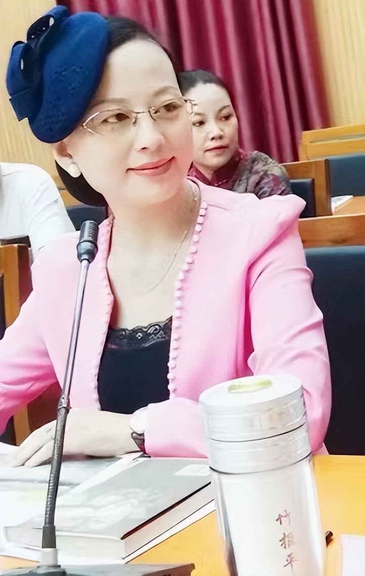 来看！大上海的知名作家是怎么评价马仁奇峰的？