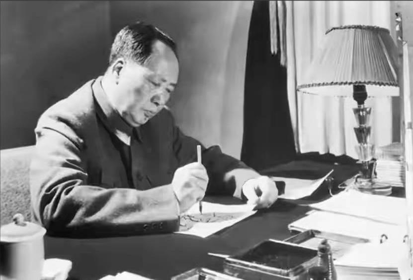 新中国成立前,*剑英叶**邀请中央入驻中南海,毛*东泽**拒绝:不做皇帝