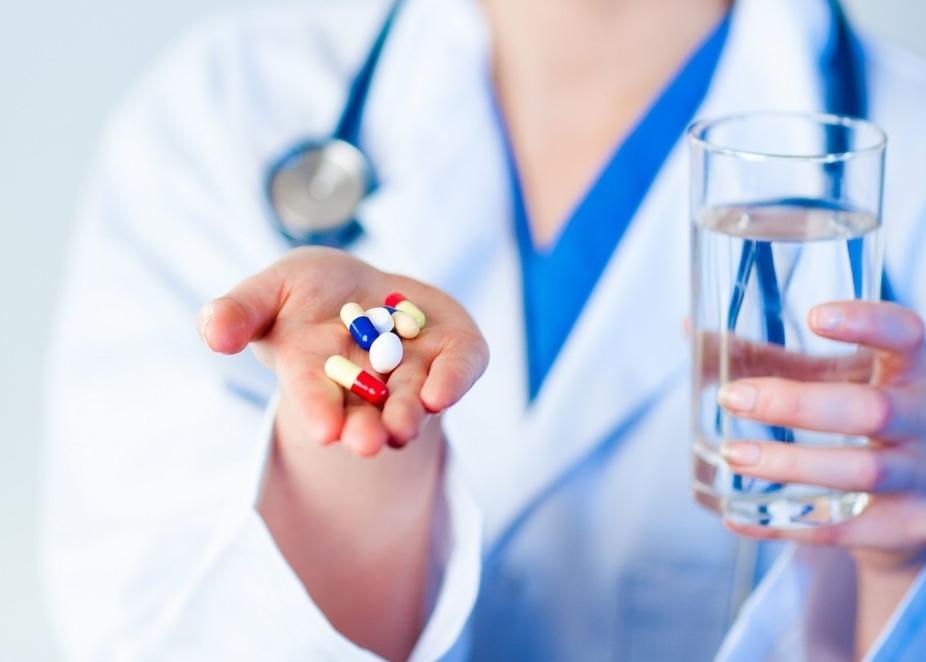 来尿就尿裤子老年人尿频怎么治疗,老年人尿频尿裤子需要做哪些检查