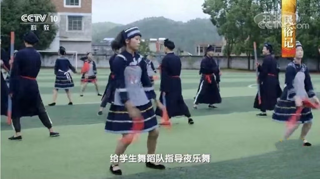 纪念初中毕业五十周年谢老师教育赞母校巨变