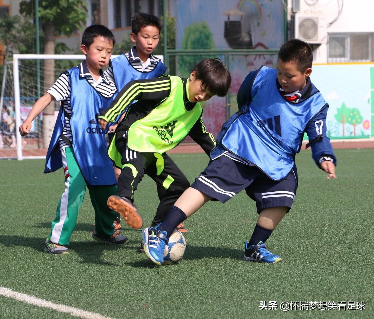 在中国如何培养孩子踢足球,什么样的孩子踢足球有资质