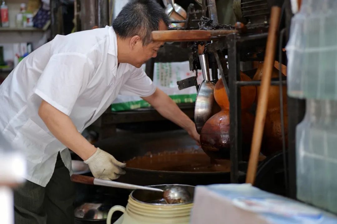 成都人吃火锅用的香油是什么油,成都吃火锅的香油是哪一种种类