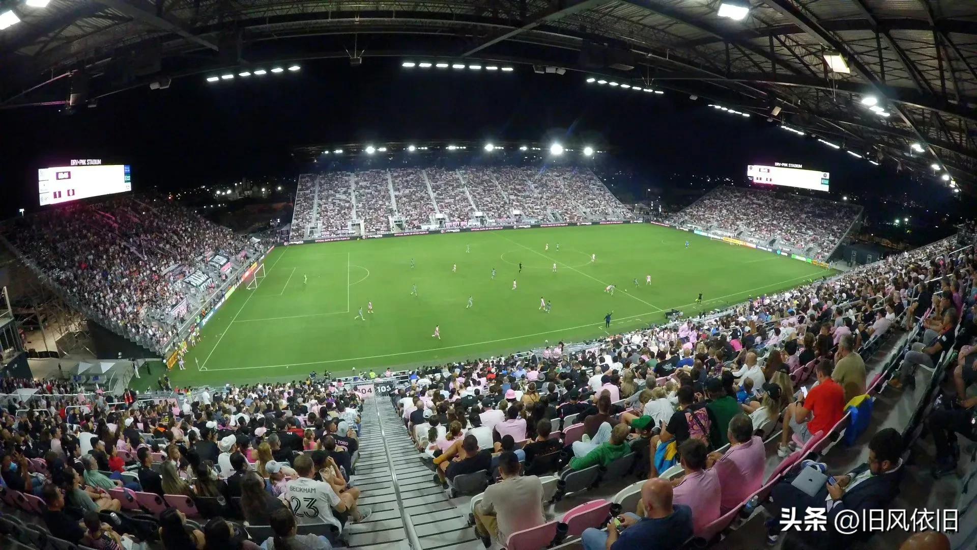 他从来都没有改变过自己，从不取悦任何人，也从不为任何人所动摇