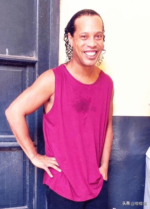 带梅西出道踢球的人,小罗从巅峰到低谷