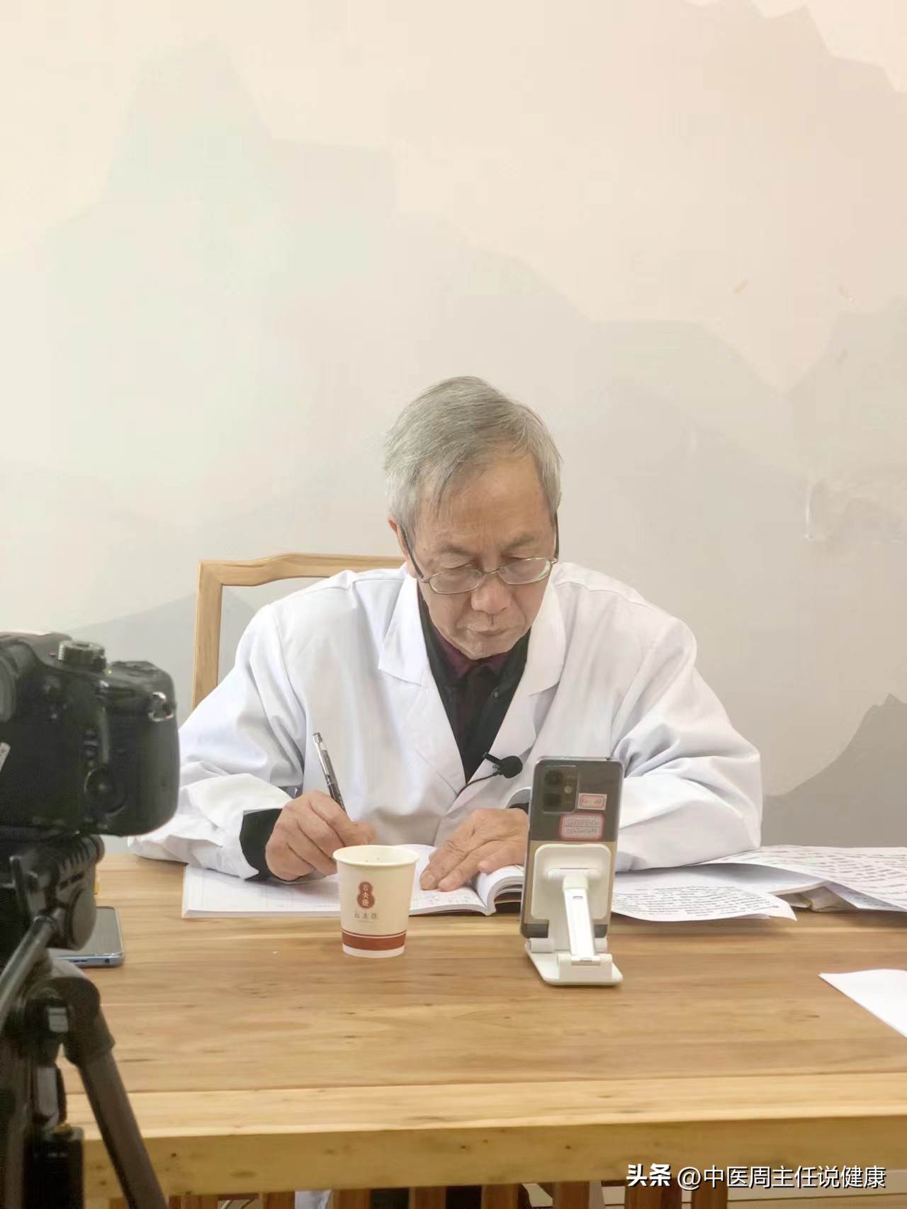 焦虑症是间断心慌还是持续的,焦虑症一点小事就很焦虑