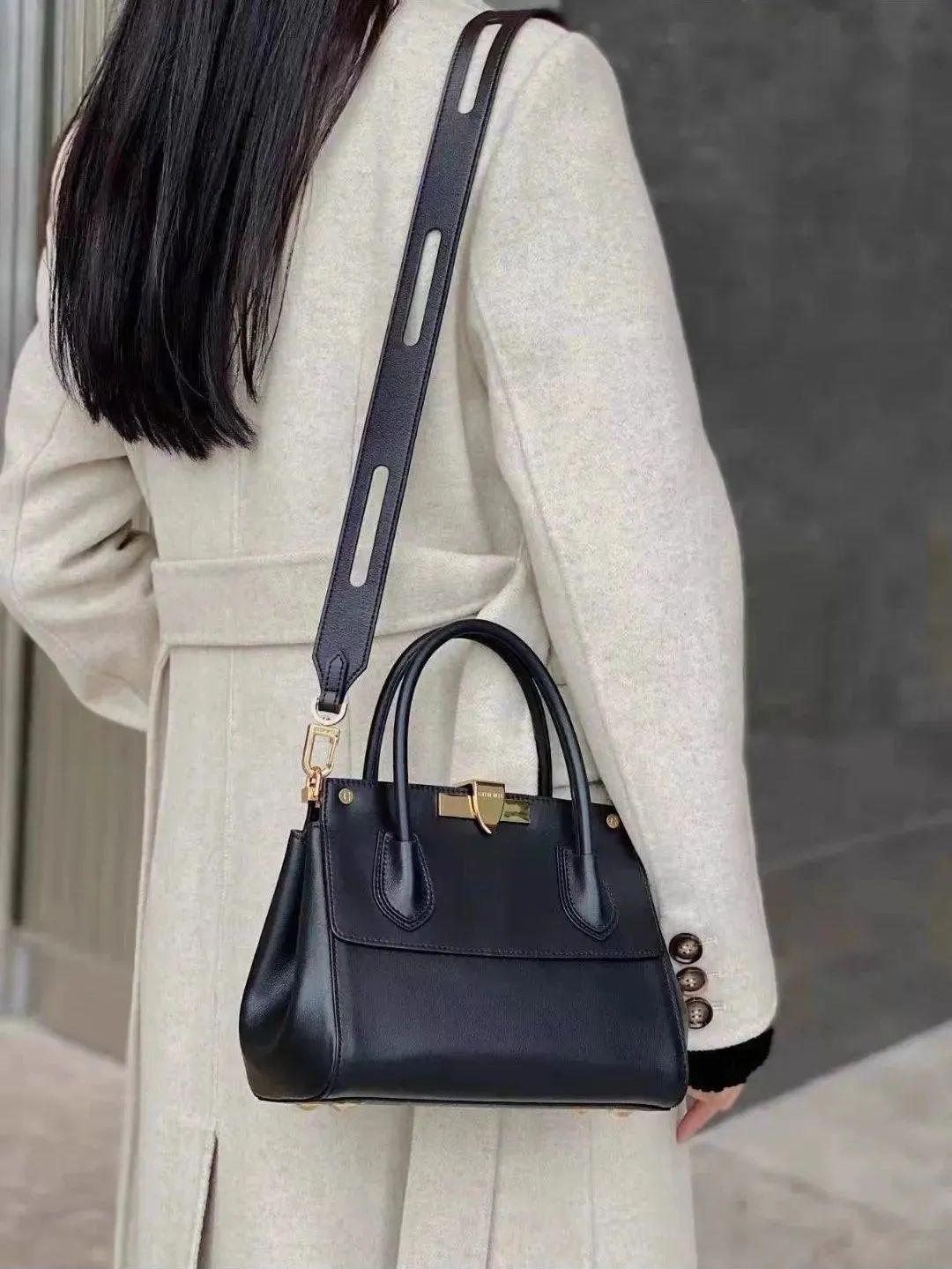 衣柜收纳包包,大牌包包放柜子5年