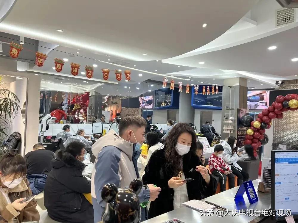 烟火气更旺新年味更浓,年味在“烟火气”中升腾