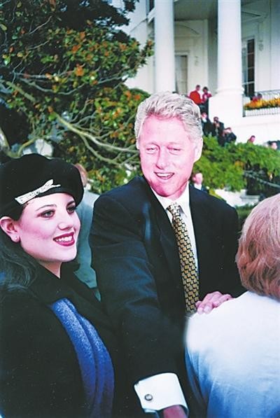 莱温斯基克林顿纪录片,克林顿拥抱莱温斯基视频