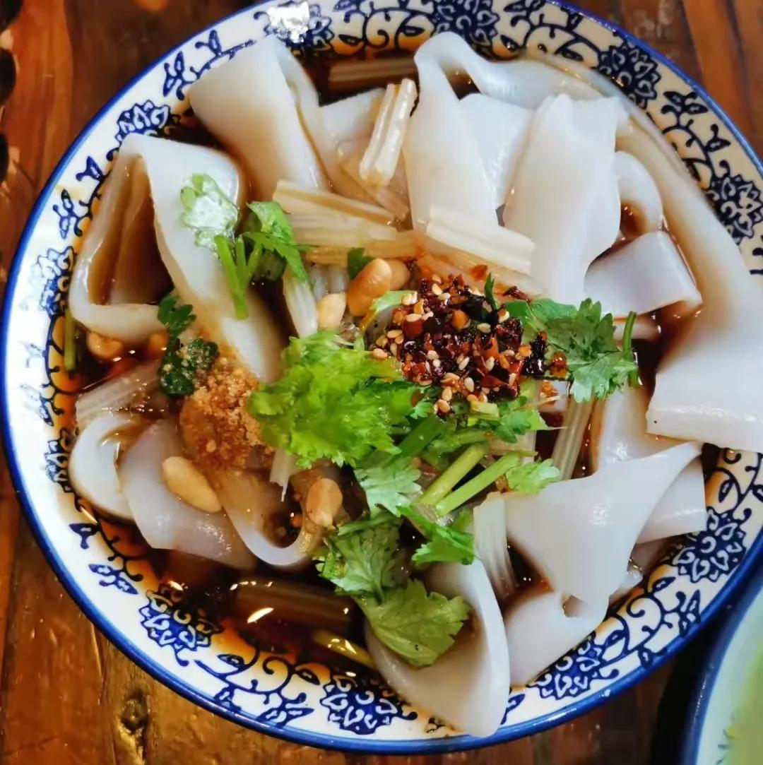 未来昆明最具影响力的美食街,昆明七彩云南附近美食街