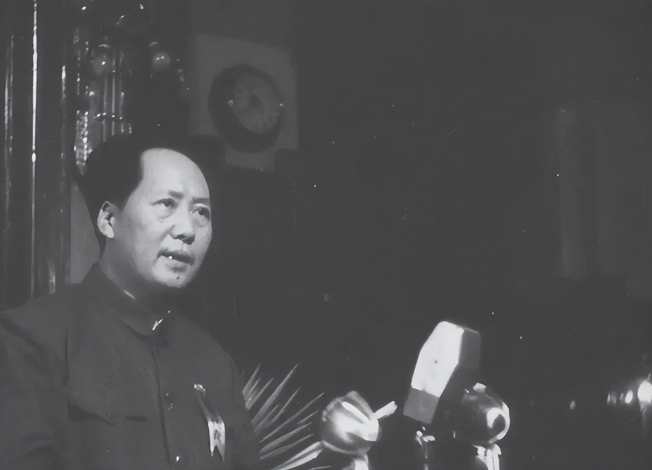 授衔后，*德朱**元帅的军衔编号竟是004，那001是谁？60年后揭开真相