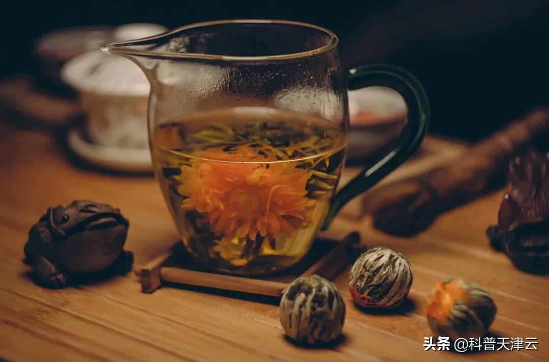 茶水里边的绒毛是怎么回事,茶水表面一层薄薄的膜
