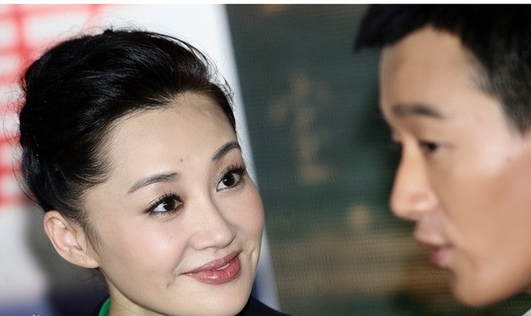 强吻、撩汉、乱认爸爸,这些女星是真没有分寸感,还是耍流氓?