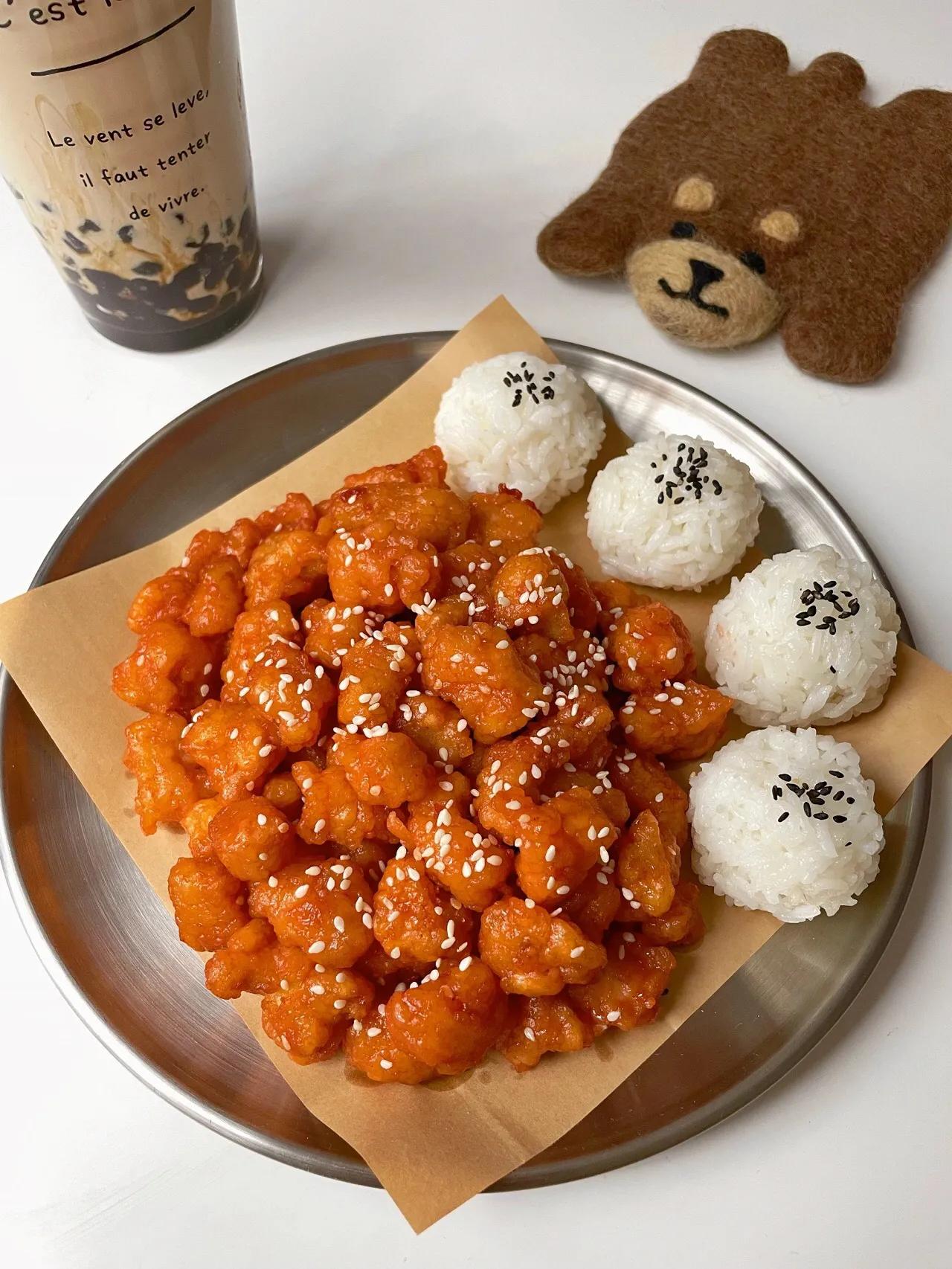 酸甜可口的糖醋麻辣鸡块出锅,酸甜嫩滑糖醋鸡块加大蒜