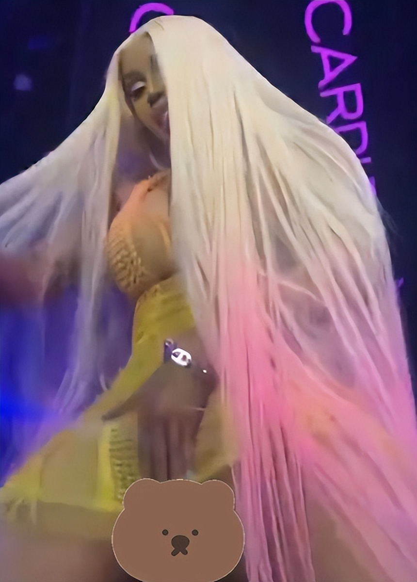 脸面算啥！女明星大秀“绝活”与粉丝激情交流，网友:可真刺激！