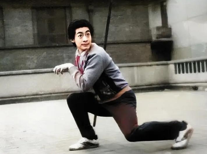 六小龄童和妻子一起出演西游记,六小龄童拍西游记和谁谈恋爱