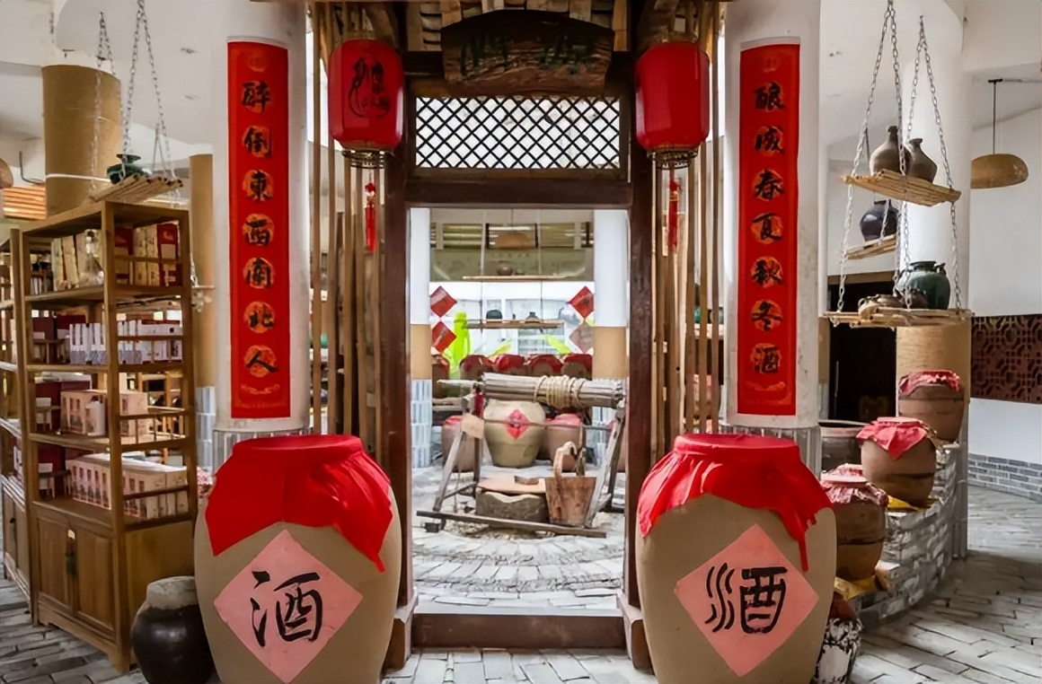 百斤高粱能酿出多少酒?白酒行业背后的利润有多大,你真的了解吗