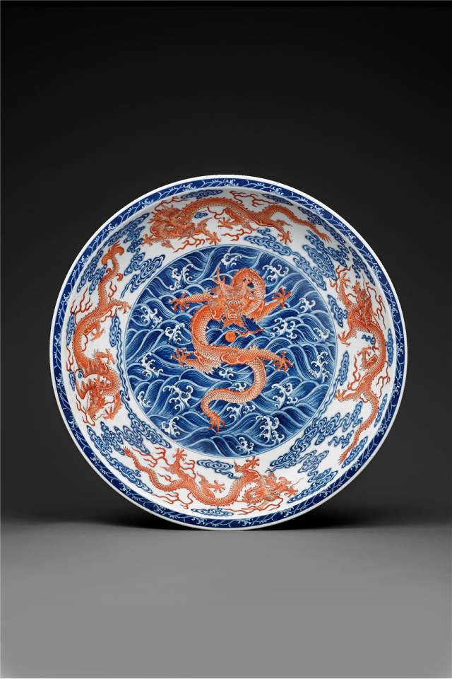 大清嘉庆香草龙纹官窑盘,清三代瓷器龙纹特征