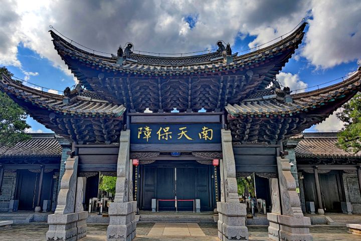 这座好吃好玩好住的云南小城，我劝你一定早点去