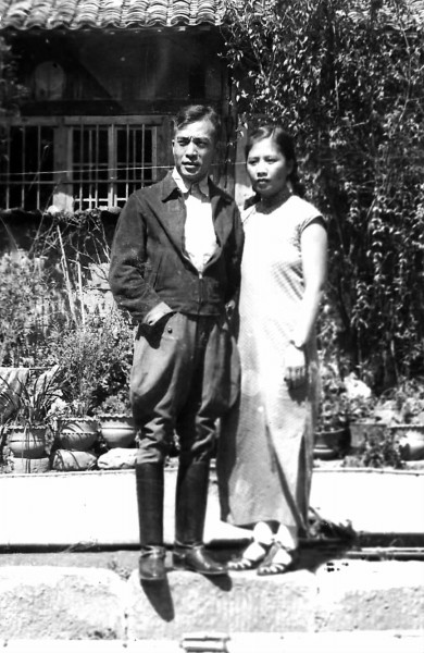 国军*官高**卖房囤*火军**，望远镜刻姓名秘送*产党共**，陈毅：后勤部长好