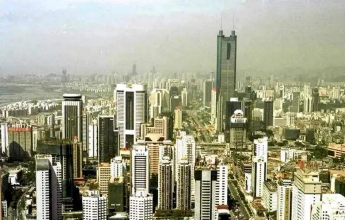 21年前苏联解体，全世界都等看中国笑话，*小平邓**是如何力挽狂澜的